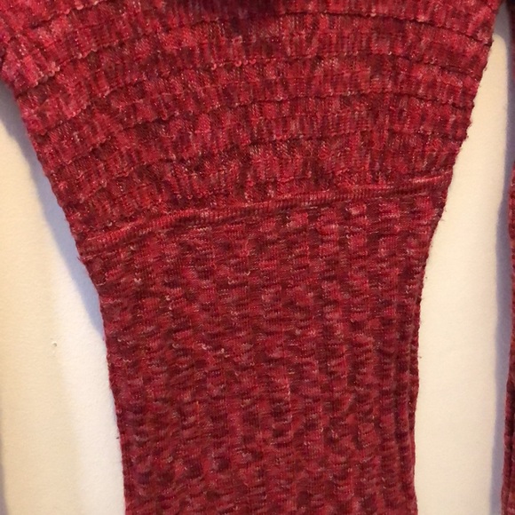 Red festive turtleneck - Picture 3 of 5